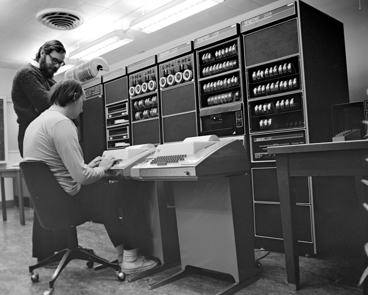 Ken_Thompson (sitting) and Dennis Ritchie at a PDP-11